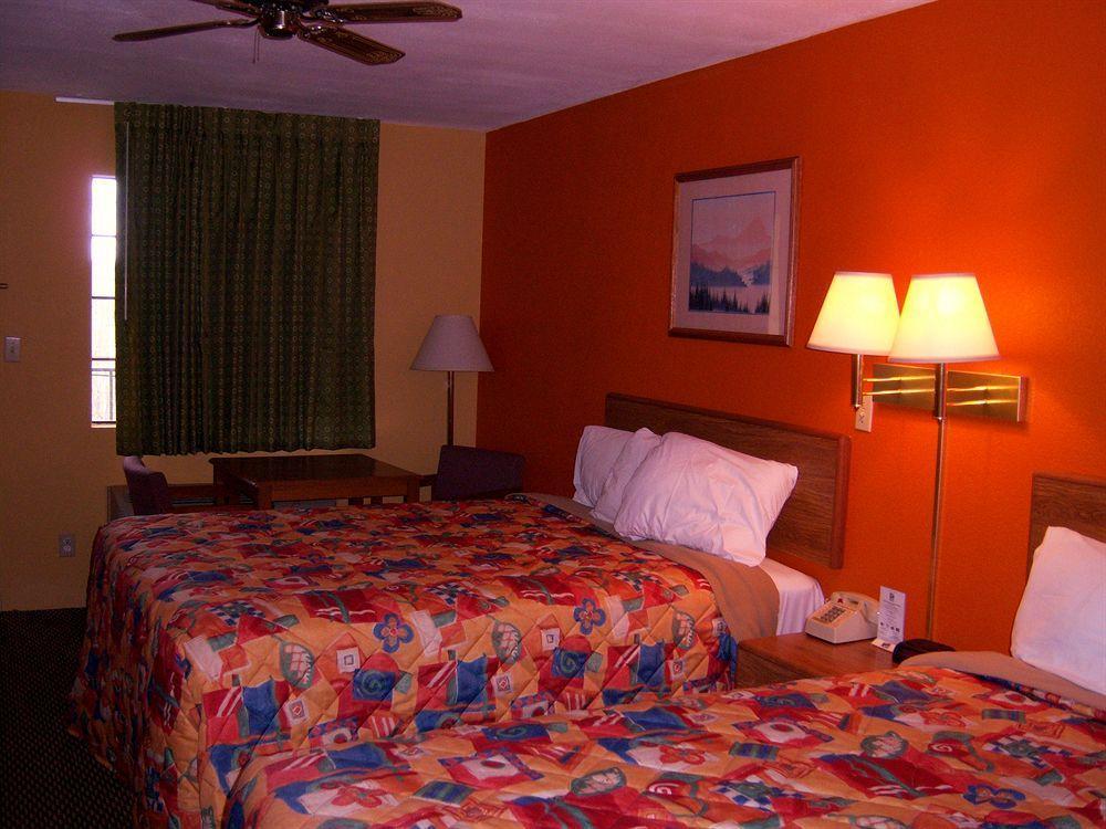 Days Inn Гантерсвилл Экстерьер фото