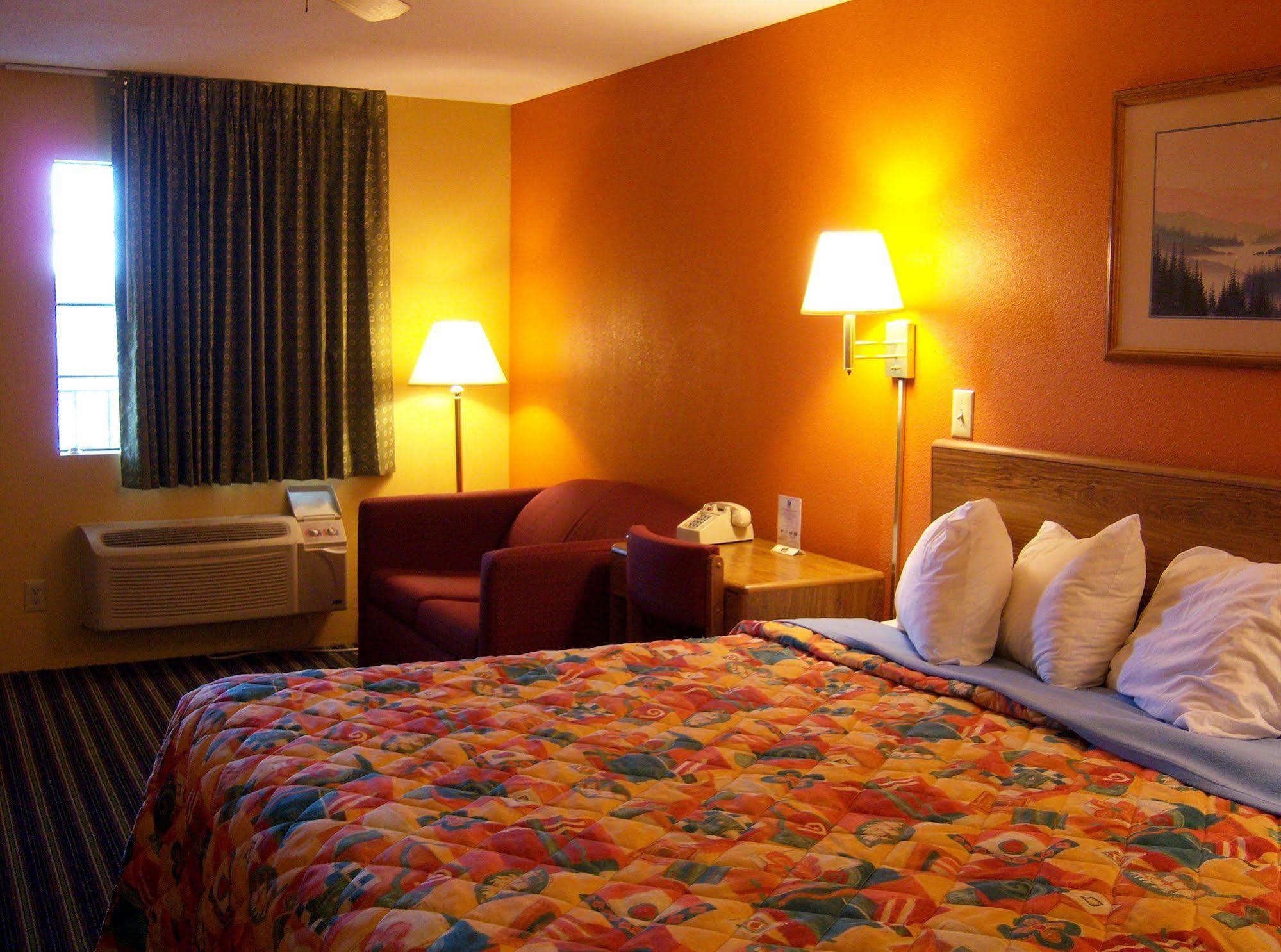 Days Inn Гантерсвилл Экстерьер фото
